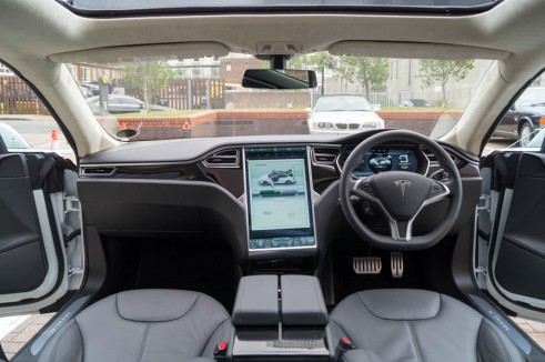 Tesla Model S P85 Plus Review UK - Dashboard - carwitter