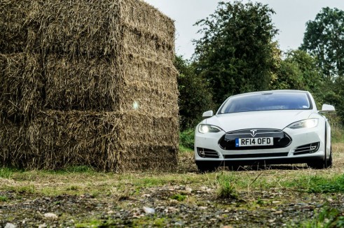 Tesla Model S P85 Plus Review UK - Front Scene - carwitter
