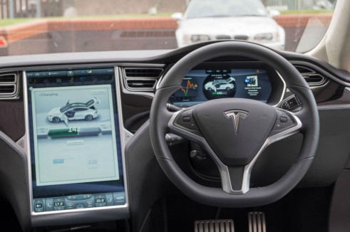 Tesla Model S P85 Plus Review UK - Steering Wheel - carwitter
