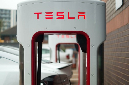 Tesla Model S P85 Plus Review UK - Supercharger - carwitter