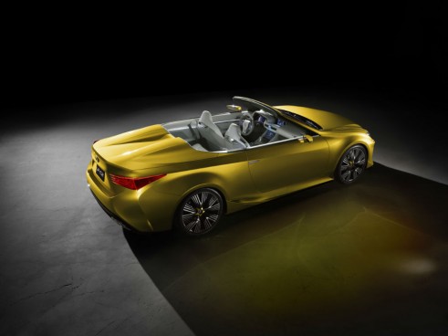 Lexus LF-C2 concept side 2  - carwitter