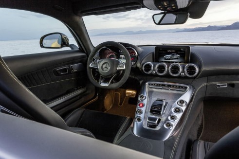 Mercedes-AMG GT S - Interior - carwitter