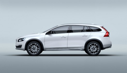 Volvo V60 Cross Country side - carwitter