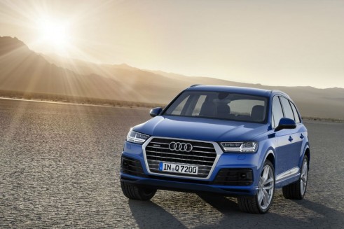2015 Audi Q7 - Front - carwitter