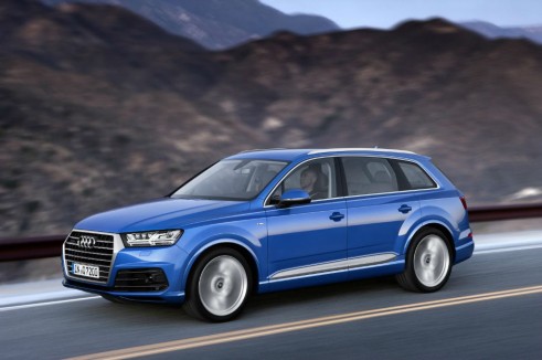 2015 Audi Q7 - Side - carwitter