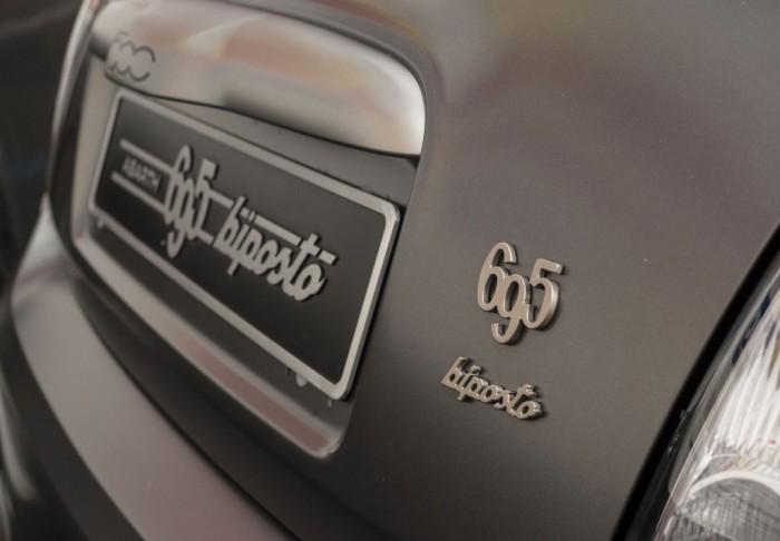 Abarth 695 Biposto badge - carwitter