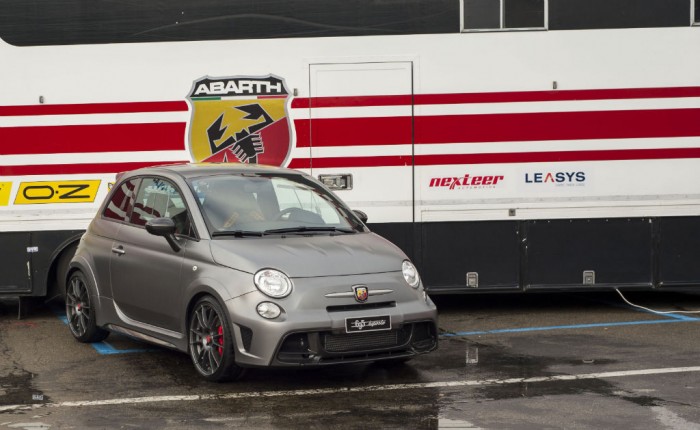 Abarth 695 Biposto front 2 - carwitter