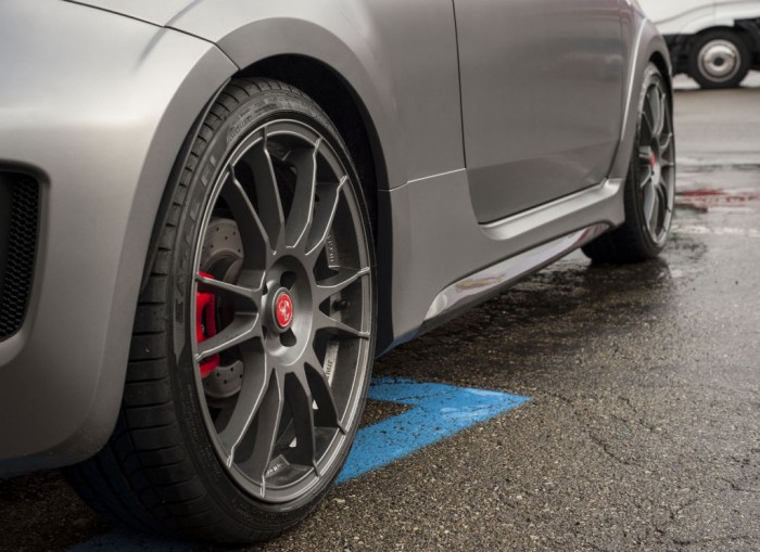 Abarth 695 Biposto side 2 - carwitter