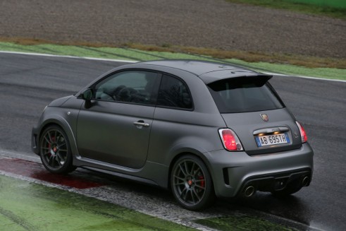 Abarth 695 Biposto track 2 - carwitter