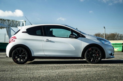 White Peugeot 208 GTI 30th Anniversary - Side - carwitter