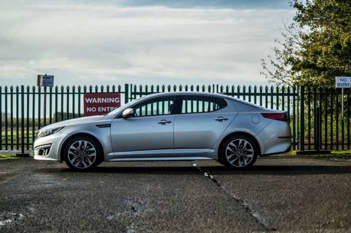 2015 Kia Optima - Side - Carwitter