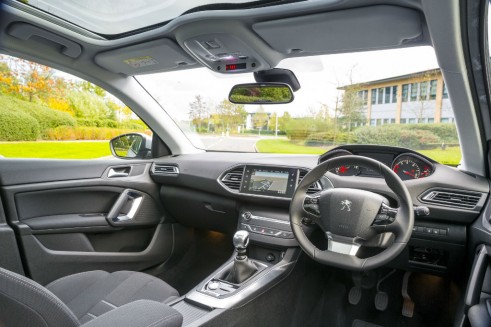 2015 Peugeot 308 1.2 THP - Interior Dashboard - Carwitter