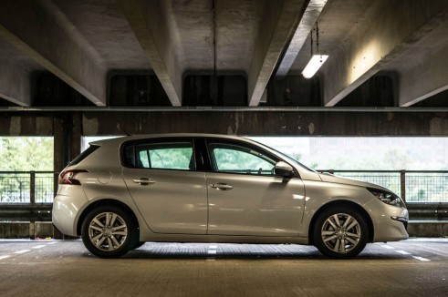 2015 Peugeot 308 1.2 THP - Side On - Carwitter