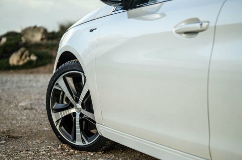 2015 Peugeot 308 GT Review - Alloys - Carwitter