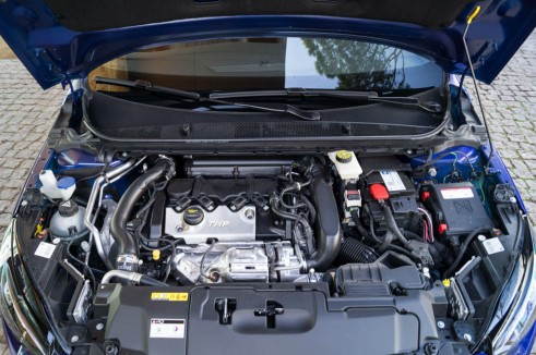 2015 Peugeot 308 GT Review - Engine - Carwitter