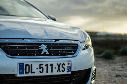 2015 Peugeot 308 GT Review - Front Grille - Carwitter