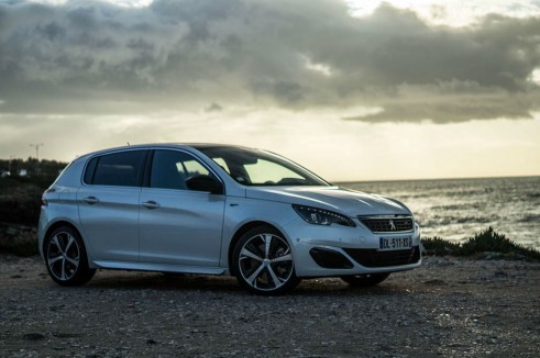 2015 Peugeot 308 GT Review - Side Scene Close - Carwitter