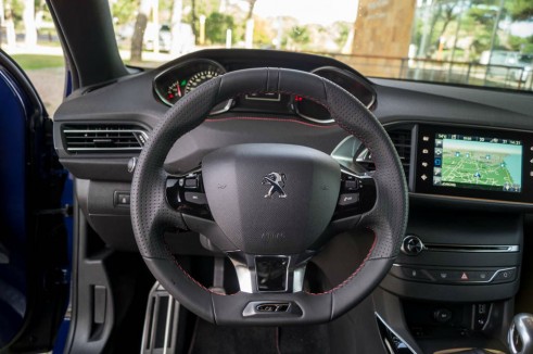 2015 Peugeot 308 GT Review - Steering Wheel - Carwitter