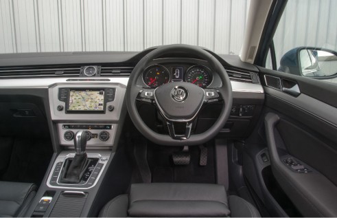 2015 Volkswagen Passat dash - carwitter
