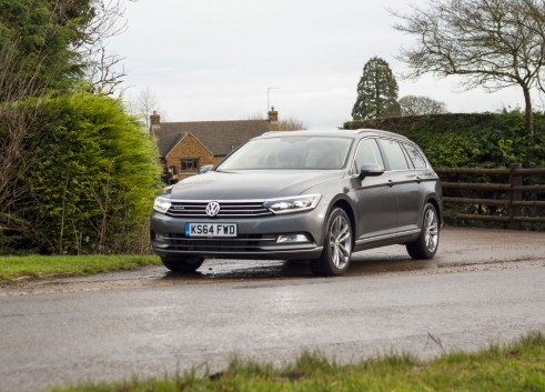 2015 Volkswagen Passat estate front 2 - carwitter