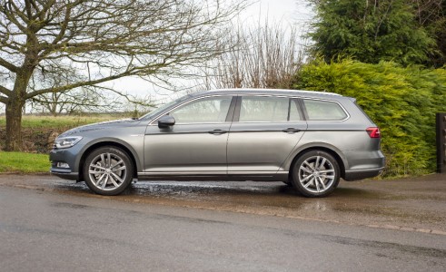2015 Volkswagen Passat estate side - carwitter