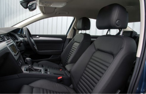 2015 Volkswagen Passat interior - carwitter