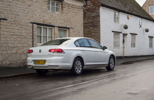 2015 Volkswagen Passat rear 4 - carwitter