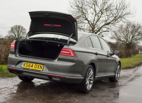 2015 Volkswagen Passat saloon boot - carwitter