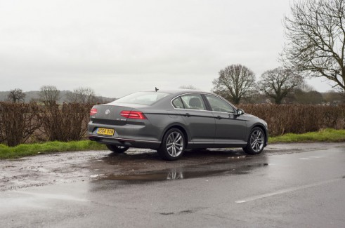 2015 Volkswagen Passat side 3 carwitter