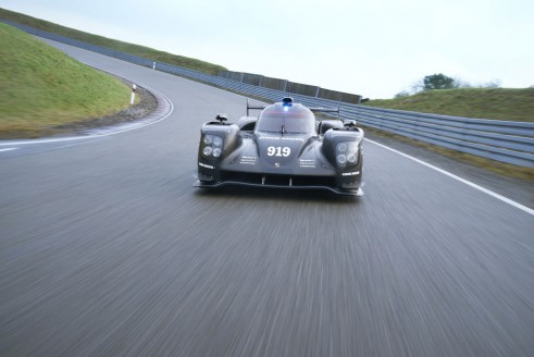 205 Porsche 919 rollout front 2 - carwitter