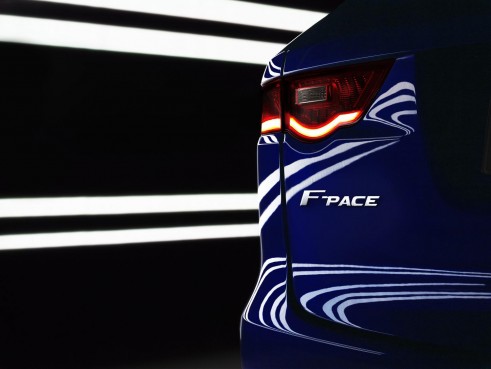 Jaguar SUV F-Pace - Badge - carwitter