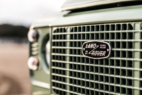 Land Rover Defender 2015 Heritage limited edition - Front Grille Badge - carwitter