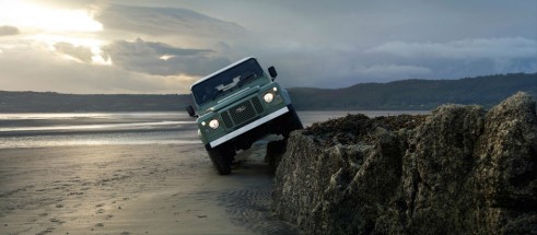 Land Rover Defender 2015 Heritage limited edition - Front - carwitter