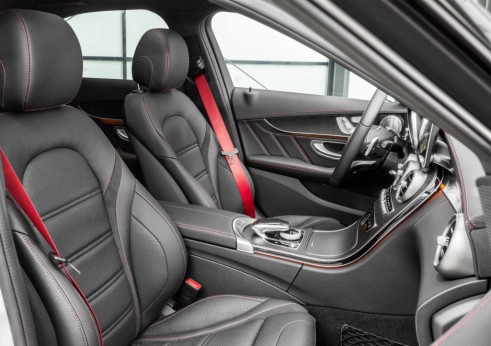 Mercedes C450 AMG Sport interior 2 - carwitter
