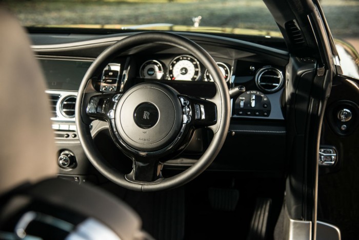 Rolls Royce Wraith Review - Steering Wheel - Olgun Kordal - carwitter