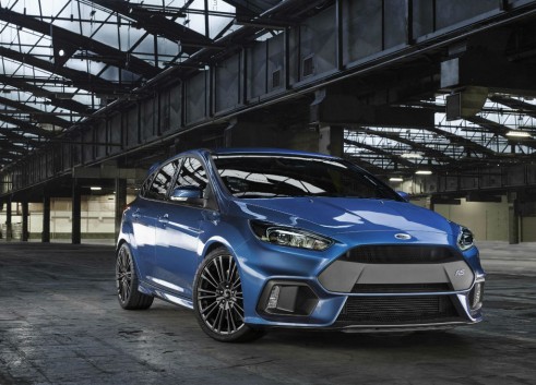 2015 Ford Focus RS - Front Angle - carwitter