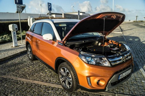 2015 Suzuki Vitara Review - Clamshell Bonnet Up - Carwitter