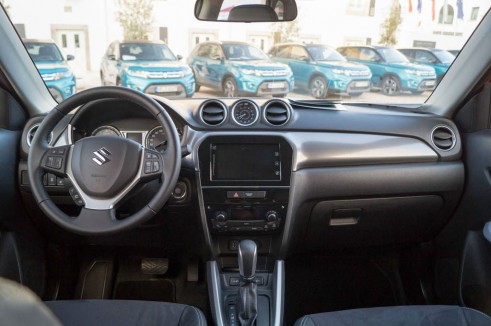 2015 Suzuki Vitara Review - Dashboard - Carwitter