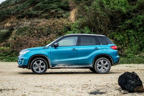 2015 Suzuki Vitara Review - Side - Carwitter