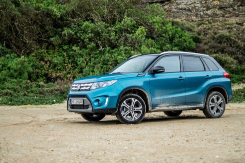 2015 Suzuki Vitara Review - Side Scene - Carwitter