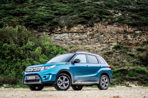 2015 Suzuki Vitara Review - Side Scene Full - Carwitter