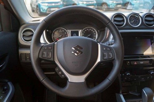 2015 Suzuki Vitara Review - Steering Wheel - Carwitter