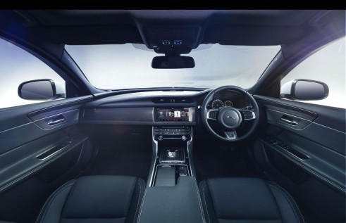 2015 JAGUAR XF S - Dashboard Interior - carwitter