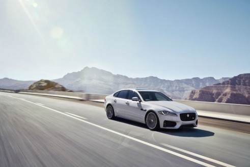 2015 JAGUAR XF S - Front Side - carwitter