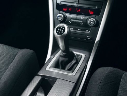 2011 MG6 - interior console - carwitter