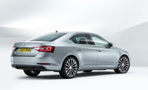 skoda superb rear 3/4 - carwitter