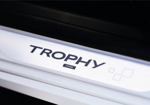 Renault Clio Renaultsport 220 Trophy - Badge Detailing - carwitter