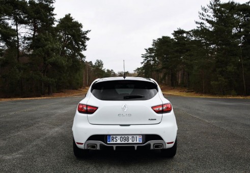 Renault Clio Renaultsport 220 Trophy - Rear - carwitter