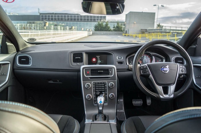 Volvo V60 Polestar Review - Dashboard - Carwitter
