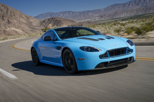 aston martin vantage v12 - front right - carwitter